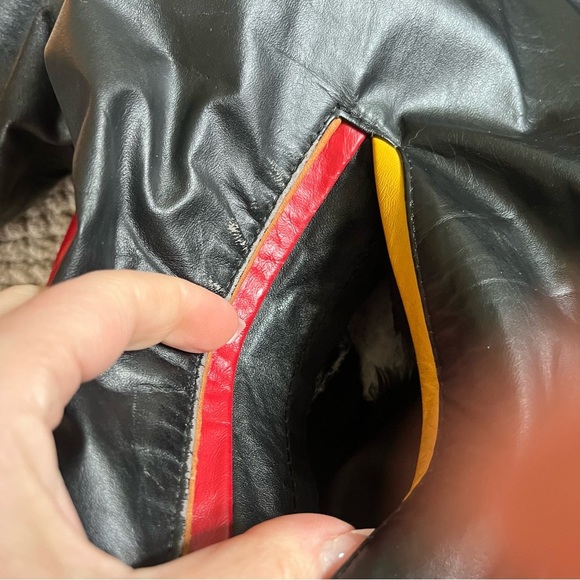 Vintage 90’s Leather Bomber “Big Bad Wolf” Size Medium - Picture 15 of 16